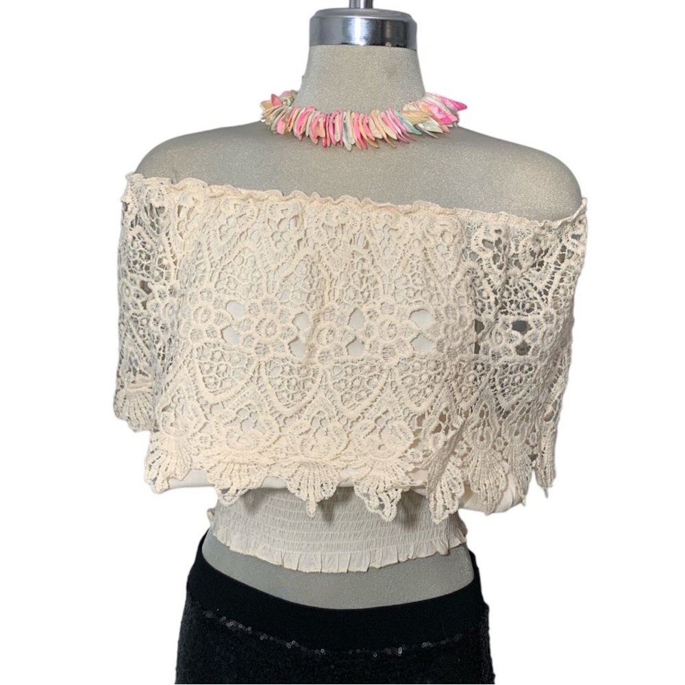 * NEW* OFF The Shoulder Ruffle Crop Top Size S M